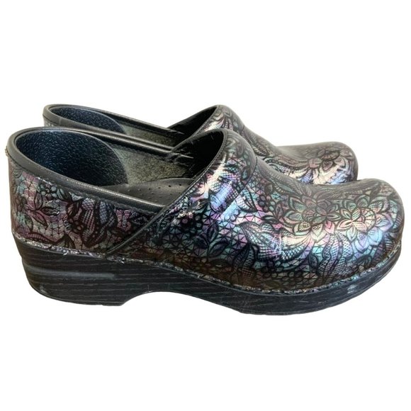 dansko jungle flower